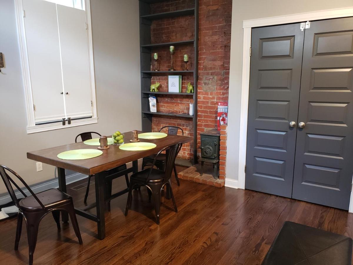 Fresh Modern Industrial Split Level Apartment Cincinnati Exterior photo